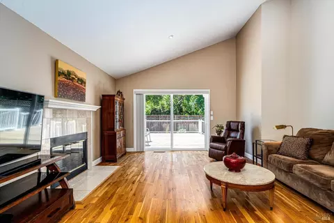 Living - 643 Gregory Cir, Sonoma, CA 95476 photo 5 of 7