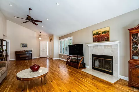 Living - 643 Gregory Cir, Sonoma, CA 95476 photo 7 of 7