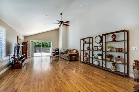 Living - 643 Gregory Cir, Sonoma, CA 95476 photo 2 of 7