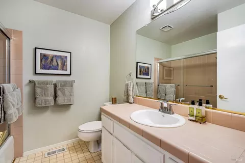 Bath - 643 Gregory Cir, Sonoma, CA 95476 photo 1 of 3