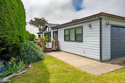 43661 Cypress Pkwy, Manchester, CA 95459