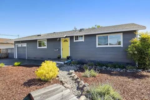 628 St Francis Dr, Petaluma, CA 94954