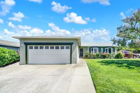 1199 Creekside Dr, Vacaville, CA 95687