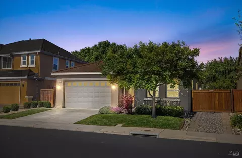 2085 Newcastle Dr, Vacaville, CA 95687