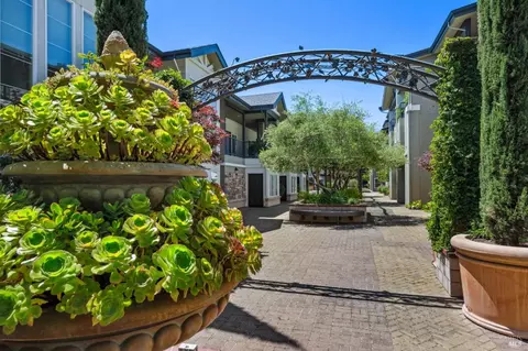 649 1st St W #21, Sonoma, CA 95476