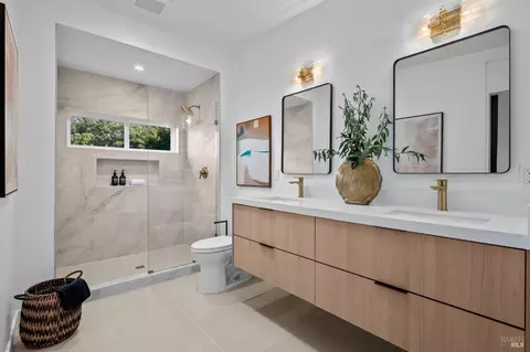 Bath - 95 Monte Mar Dr, Sausalito, CA 94965 photo 1 of 5