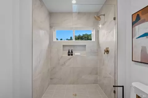 Bath - 95 Monte Mar Dr, Sausalito, CA 94965 photo 2 of 5
