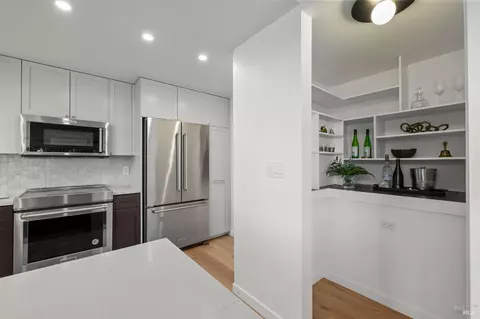 Kitchen - 95 Monte Mar Dr, Sausalito, CA 94965 photo 3 of 4