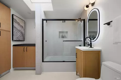Bath - 95 Monte Mar Dr, Sausalito, CA 94965 photo 3 of 5