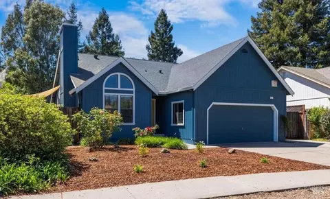2515 Hardies Ln, Santa Rosa, CA 95403