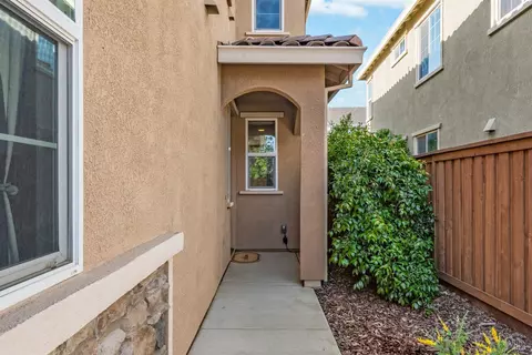131 Kodiak Dr, Vacaville, CA 95687 photo 5