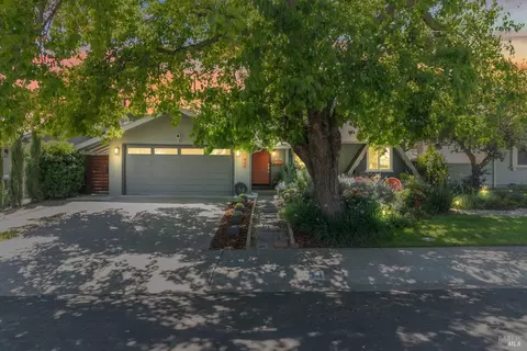 464 Azalea Way, Vacaville, CA 95688