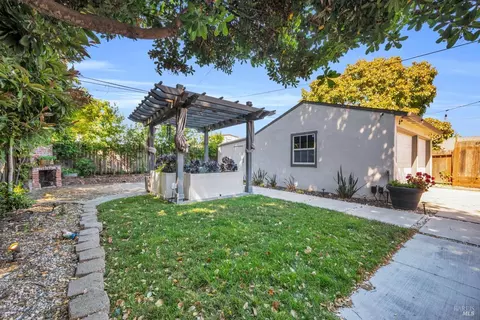 Exterior - 1444 Ohio St, Vallejo, CA 94590 photo 3 of 9