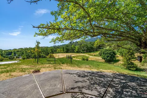 14154 Meadow Ln, Glen Ellen, CA 95442