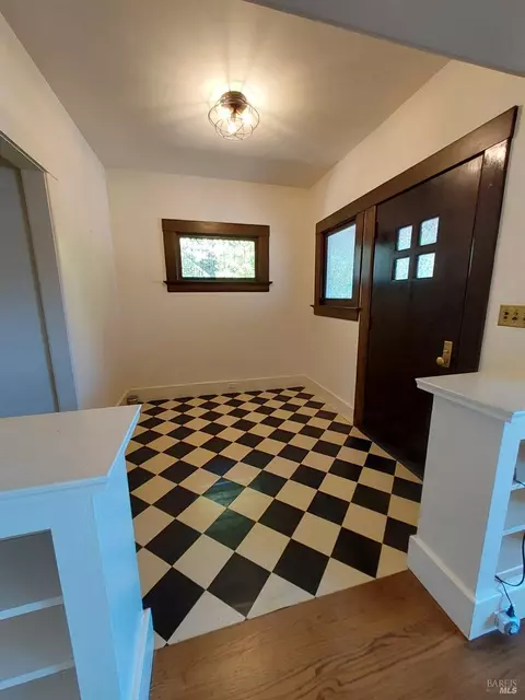 Entry Way - 1011 Georgia St, Vallejo, CA 94590 photo 8 of 9