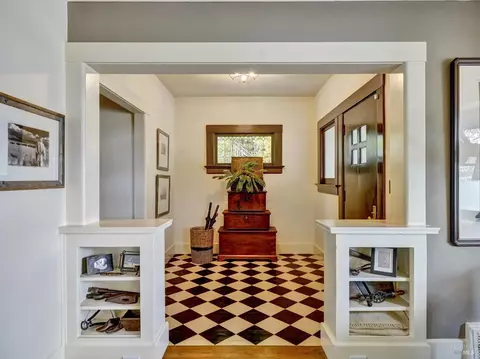 Entry Way - 1011 Georgia St, Vallejo, CA 94590 photo 3 of 9