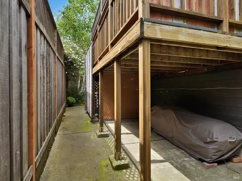 Exterior - 1011 Georgia St, Vallejo, CA 94590 photo 12 of 37