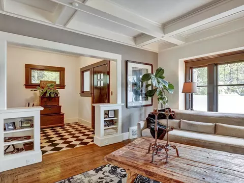 Entry Way - 1011 Georgia St, Vallejo, CA 94590 photo 5 of 9