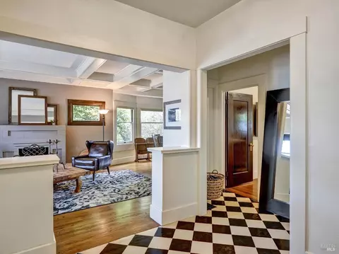 Entry Way - 1011 Georgia St, Vallejo, CA 94590 photo 6 of 9