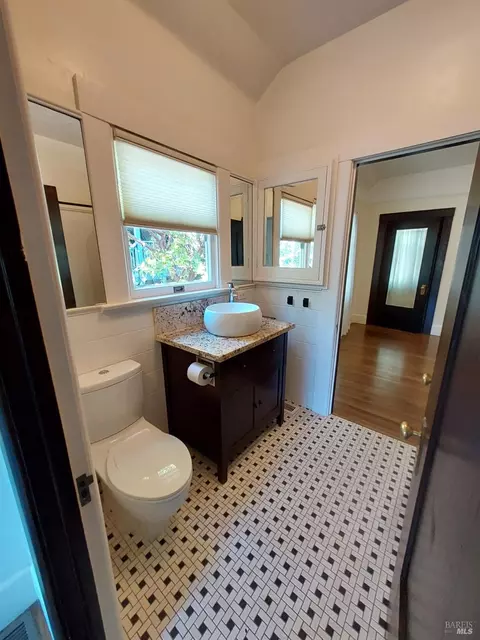 Bath - 1011 Georgia St, Vallejo, CA 94590 photo 3 of 5