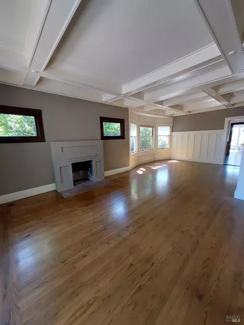Living - 1011 Georgia St, Vallejo, CA 94590 photo 5 of 7