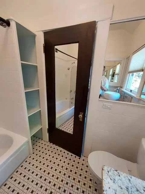 Bath - 1011 Georgia St, Vallejo, CA 94590 photo 5 of 5