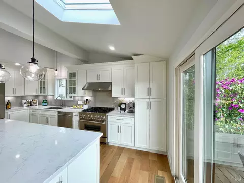 Kitchen - 39 Midway Ave, Mill Valley, CA 94941 photo 4 of 8