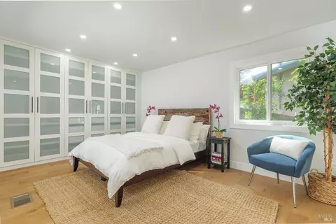 Bedroom - 39 Midway Ave, Mill Valley, CA 94941 photo 1 of 7