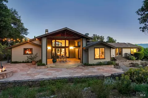3979 Rolling Oaks Rd, Santa Rosa, CA 95404
