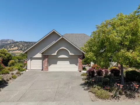 6327 Meadowridge Dr, Santa Rosa, CA 95409