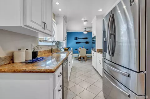 Kitchen - 168 Bergwall Way, Vallejo, CA 94591 photo 4 of 6