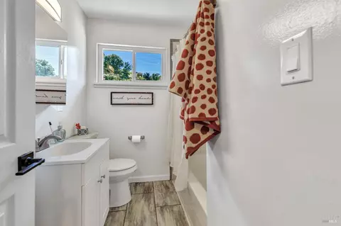Bath - 168 Bergwall Way, Vallejo, CA 94591 photo 1 of 8