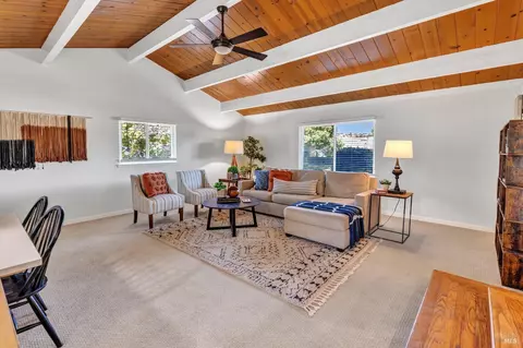 Living - 168 Bergwall Way, Vallejo, CA 94591 photo 3 of 7