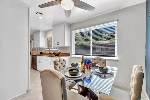 Dining - 168 Bergwall Way, Vallejo, CA 94591 photo 2 of 3
