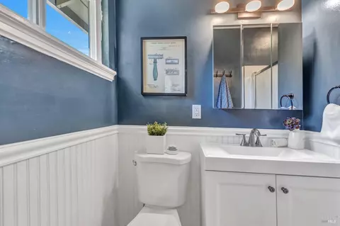 Bath - 168 Bergwall Way, Vallejo, CA 94591 photo 6 of 8