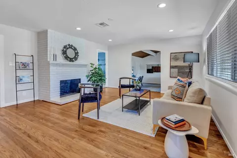 Living - 168 Bergwall Way, Vallejo, CA 94591 photo 1 of 7