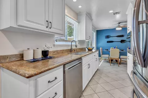 Kitchen - 168 Bergwall Way, Vallejo, CA 94591 photo 5 of 6