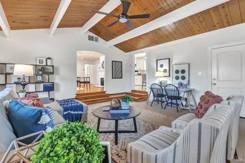 Living - 168 Bergwall Way, Vallejo, CA 94591 photo 5 of 7