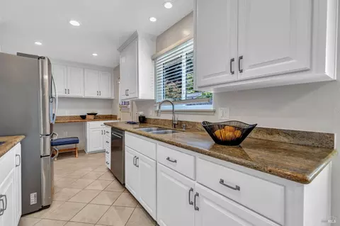 Kitchen - 168 Bergwall Way, Vallejo, CA 94591 photo 2 of 6