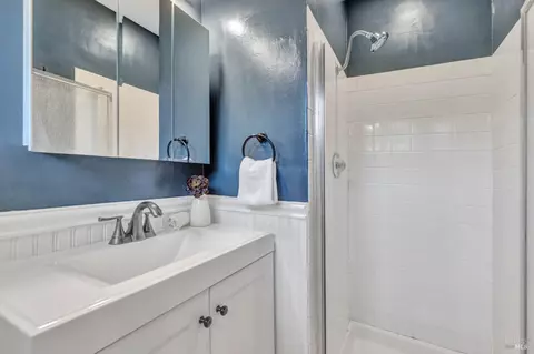 Bath - 168 Bergwall Way, Vallejo, CA 94591 photo 7 of 8
