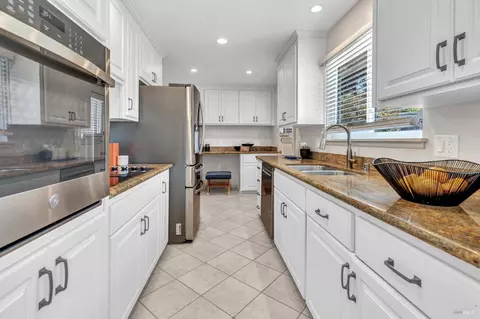 Kitchen - 168 Bergwall Way, Vallejo, CA 94591 photo 1 of 6