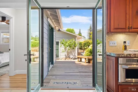Entry Way - 107 1st St, Healdsburg, CA 95448 photo 2 of 4