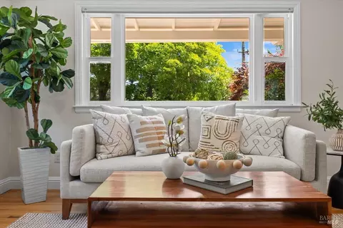 Living - 107 1st St, Healdsburg, CA 95448 photo 4 of 4