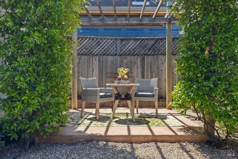Exterior - 107 1st St, Healdsburg, CA 95448 photo 11 of 16