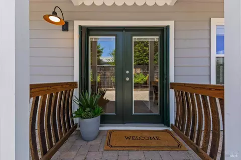 Entry Way - 107 1st St, Healdsburg, CA 95448 photo 3 of 4