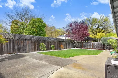 1383 Larkin Dr, Sonoma, CA 95476 photo 3