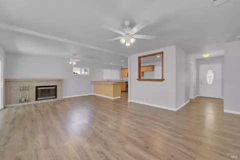 Living - 596 Silver Dr, Vacaville, CA 95687 photo 3 of 10