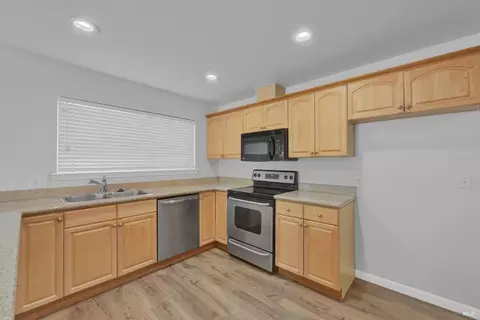 Kitchen - 596 Silver Dr, Vacaville, CA 95687 photo 2 of 3