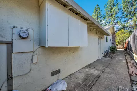 Exterior - 596 Silver Dr, Vacaville, CA 95687 photo 13 of 14