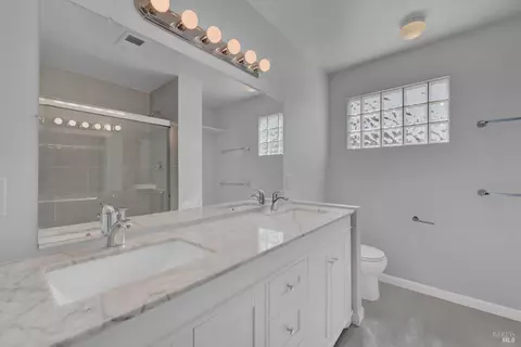 Bath - 596 Silver Dr, Vacaville, CA 95687 photo 2 of 4